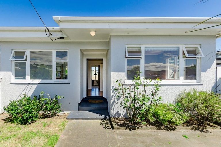 Photo of property in 131 Renown Road, Raumati South, Paraparaumu, 5032