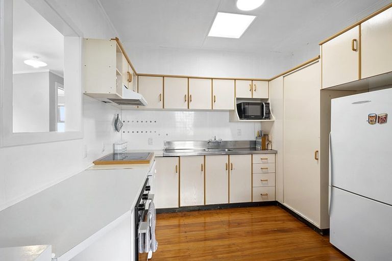 Photo of property in 166 Lemon Street, Strandon, New Plymouth, 4312