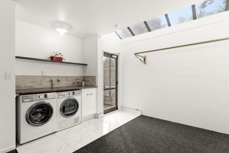Photo of property in 36 Downing Place, Welcome Bay, Tauranga, 3112