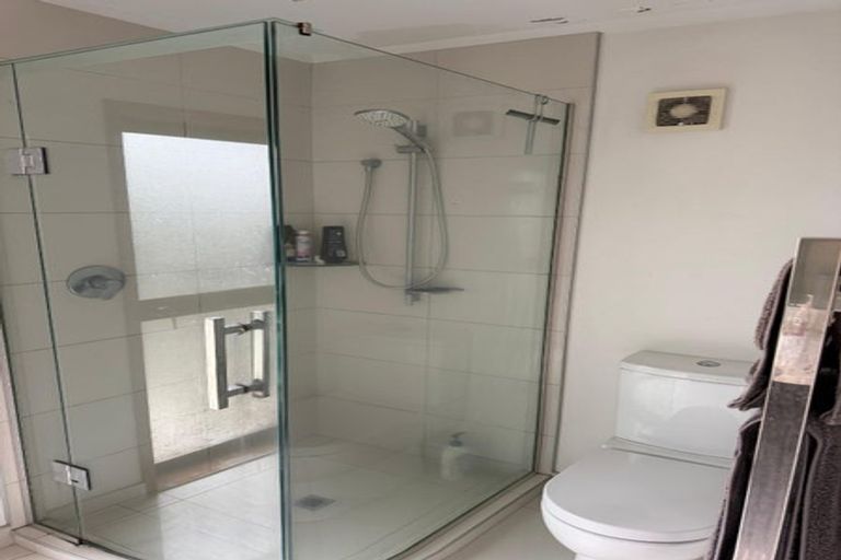 Photo of property in 1/30 Hyde Road, Rothesay Bay, Auckland, 0630