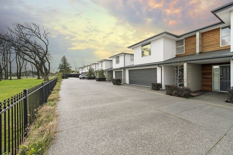 Photo of property in 4/20 Old Red Barn Road, Halswell, Christchurch, 8025