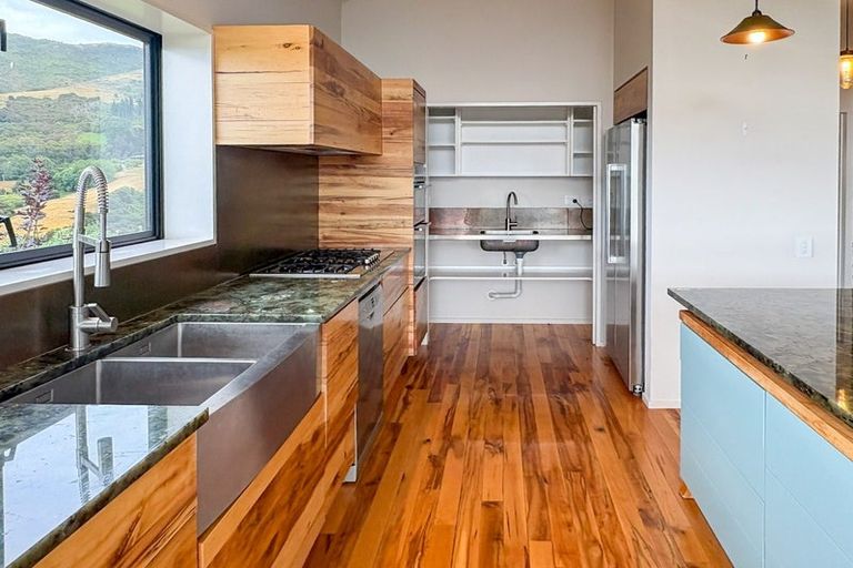 Photo of property in 12 Hollybank Lane, Allandale, Lyttelton, 8971