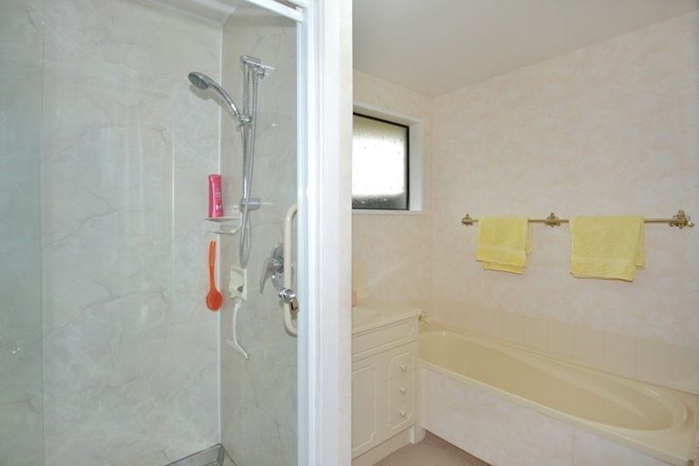 Photo of property in 42 Karnak Crescent, Russley, Christchurch, 8042