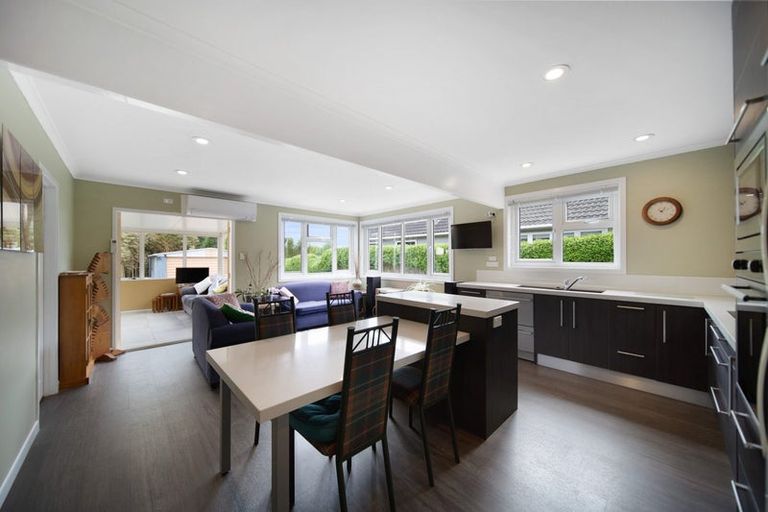 Photo of property in 10 Village Way, Ardmore, Papakura, 2582