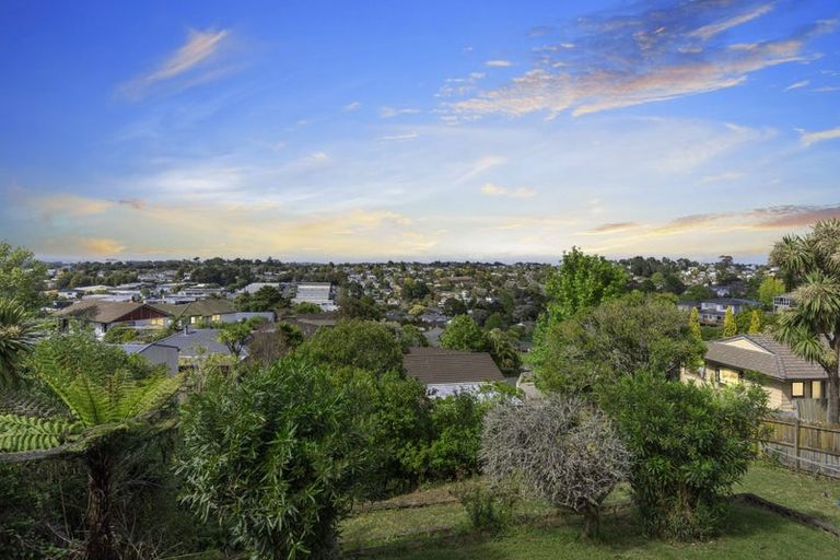 Photo of property in 2/51a Target Road, Totara Vale, Auckland, 0629