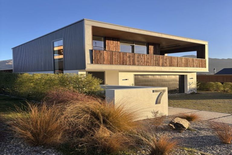 Photo of property in 7 Tuke Lane, Wanaka, 9305
