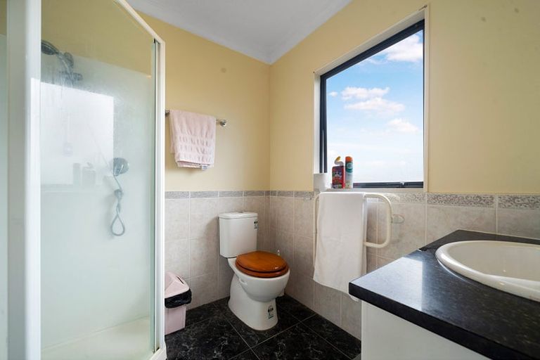 Photo of property in 42a Totara Road, Te Atatu Peninsula, Auckland, 0610