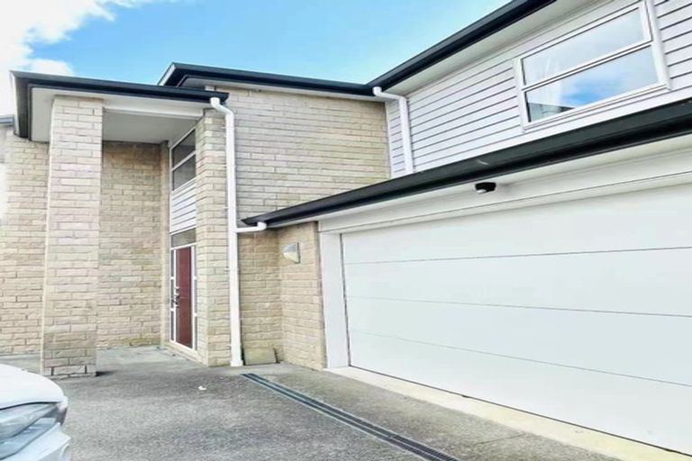 Photo of property in 66a Hutchinsons Road, Bucklands Beach, Auckland, 2014