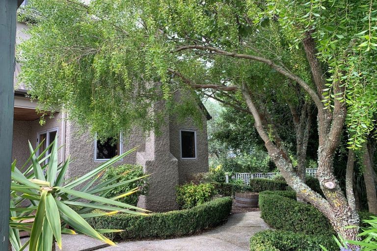 Photo of property in 14 Busby Hill, Havelock North, 4130