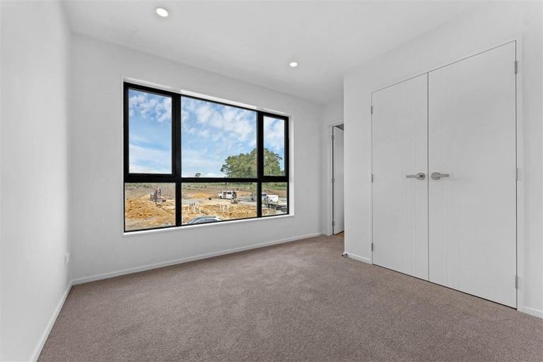 Photo of property in 12 Waimarie Drive, Karaka, 2578