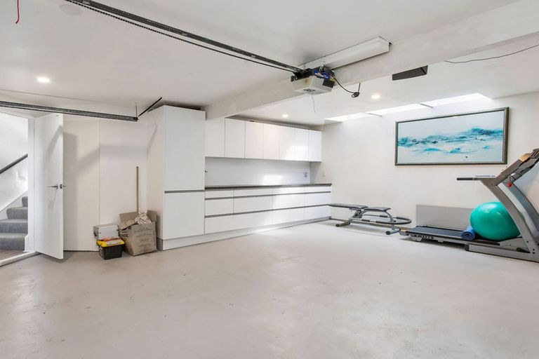 Photo of property in 1/12 Patmos Place, Mount Pleasant, Christchurch, 8081