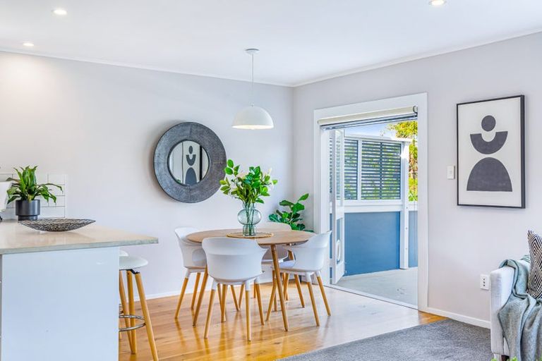 Photo of property in 17 Castaing Crescent, Te Atatu South, Auckland, 0610