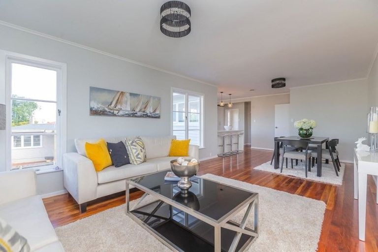 Photo of property in 55 Bruce Road, Glenfield, Auckland, 0629