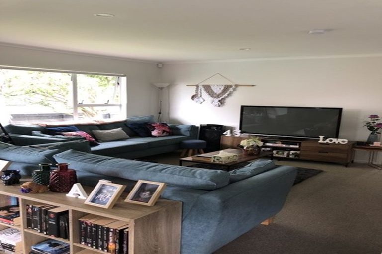 Photo of property in 2 Frank Hewitt Street, Pukekohe, 2120