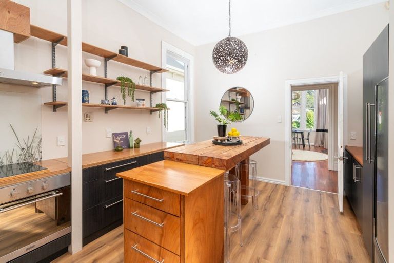 Photo of property in 58 Fairview Crescent, Kelburn, Wellington, 6012