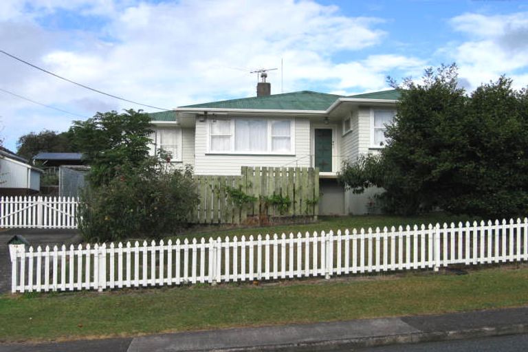 Photo of property in 15 Glen Marine Parade, Glendene, Auckland, 0602