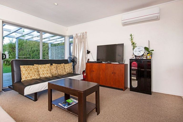 Photo of property in 2/36 Archmillen Avenue, Pakuranga Heights, Auckland, 2010