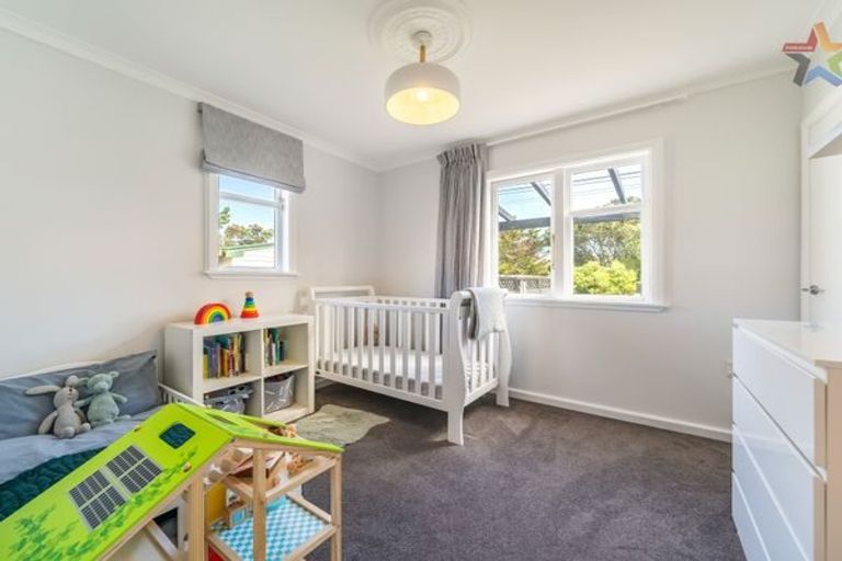 Photo of property in 206a Miromiro Road, Normandale, Lower Hutt, 5010