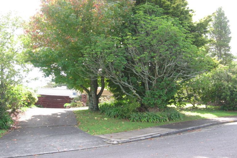 Photo of property in 20 Sunnylaw Place, Glen Eden, Auckland, 0602