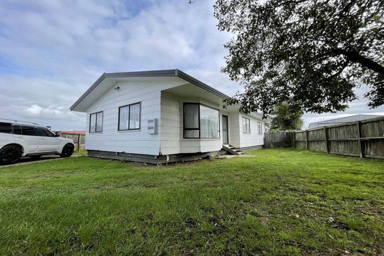 Photo of property in 19 Dungarvon Place, Clendon Park, Auckland, 2103