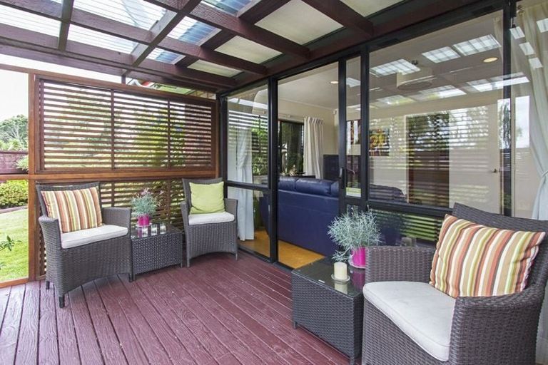 Photo of property in 1 Sheffield Place, Botany Downs, Auckland, 2010