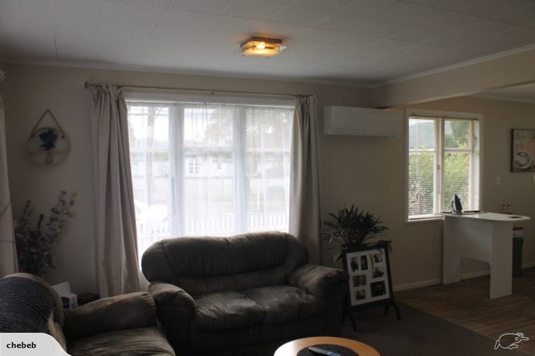 Photo of property in 1/6 Oxford Crescent, Ebdentown, Upper Hutt, 5018