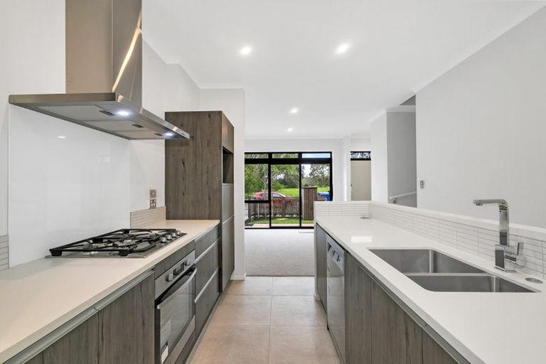 Photo of property in 4d Nohoanga Road, Karaka, Papakura, 2113