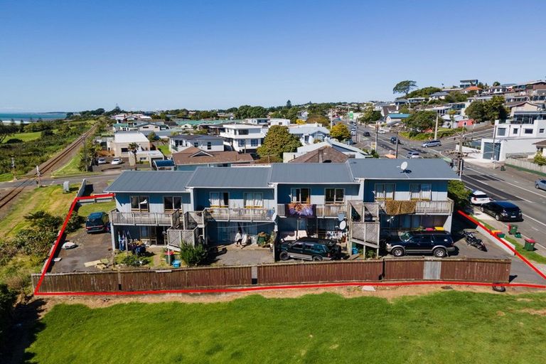 Photo of property in 38 Breakwater Road, Moturoa, New Plymouth, 4310