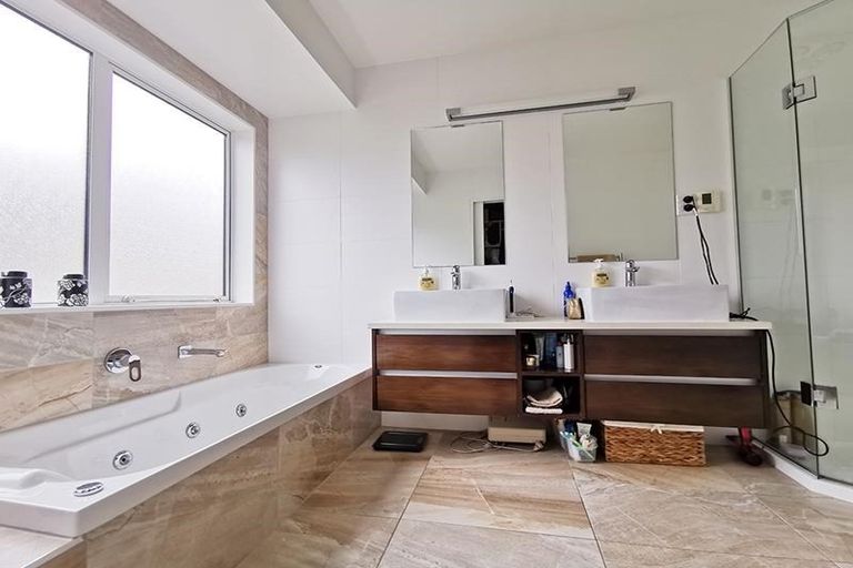 Photo of property in 12 Mural Place, Greenhithe, Auckland, 0632