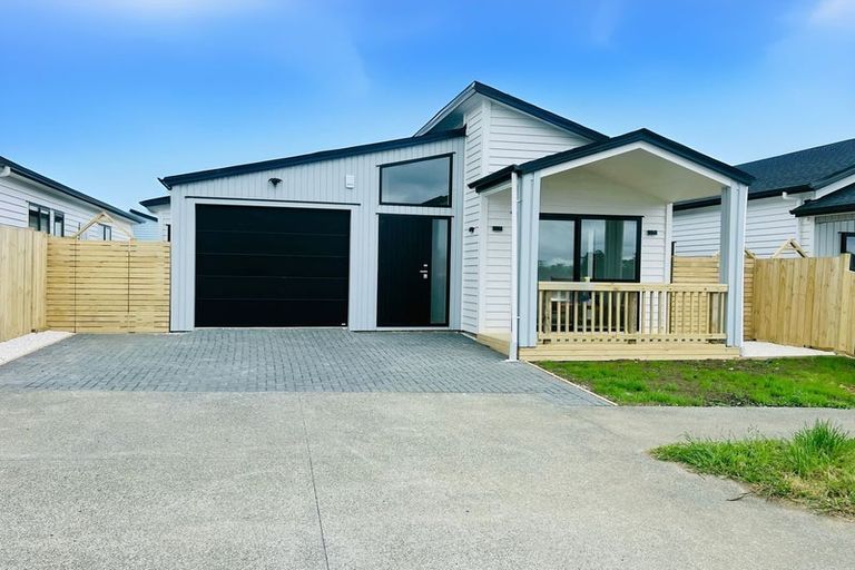 Photo of property in 17 Cronshaw Road, Karaka, Papakura, 2113