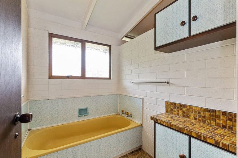 Photo of property in 7 Pakira Avenue, Glendene, Auckland, 0602