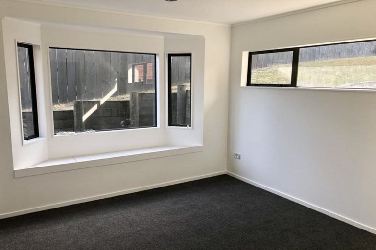 Photo of property in 1 Ryden Place, Glen Eden, Auckland, 0602