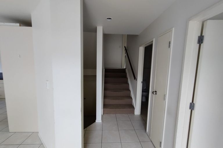 Photo of property in 30a Trinidad Road, Sunnynook, Auckland, 0620