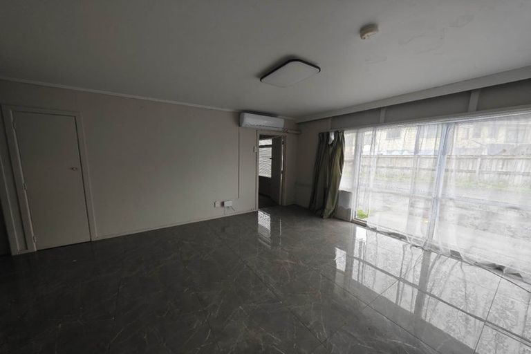 Photo of property in 12 Kaponga Crescent, New Lynn, Auckland, 0600