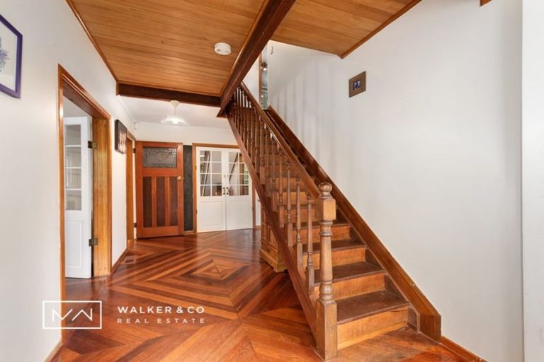 Photo of property in 4 Elmslie Road, Pinehaven, Upper Hutt, 5019