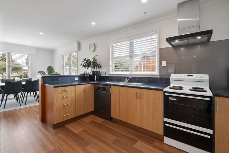 Photo of property in 6 Ruha Street, West End, Palmerston North, 4412