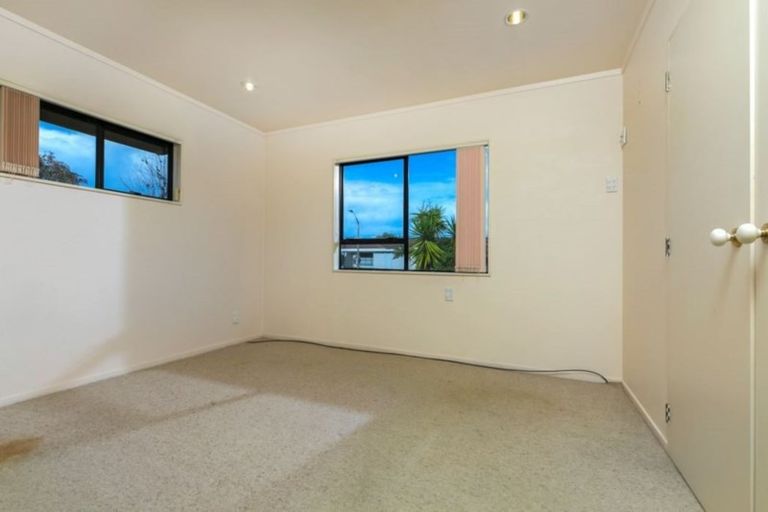 Photo of property in 6 Nukumea Common, Orewa, 0931