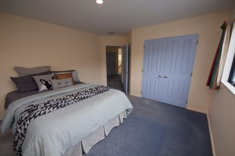 Photo of property in 33 Amesbury Drive, Churton Park, Wellington, 6037