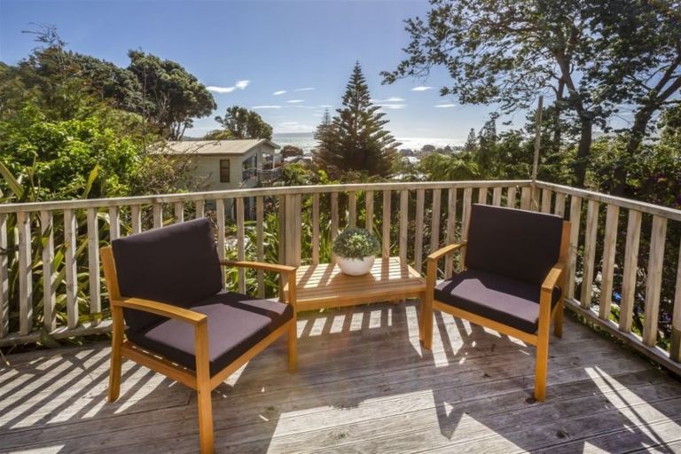 Photo of property in 14 Grays Road, Plimmerton, Porirua, 5026