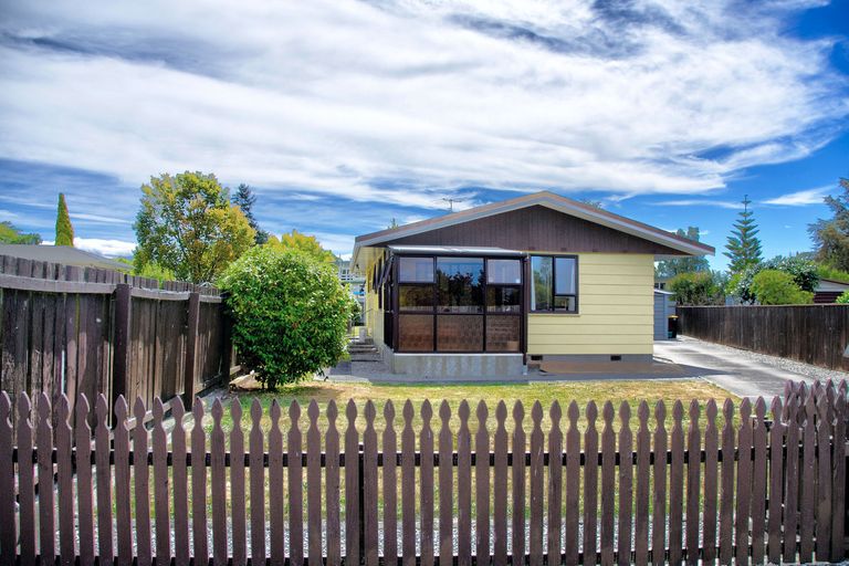 Photo of property in 1 Lowes Place, Solway, Masterton, 5810