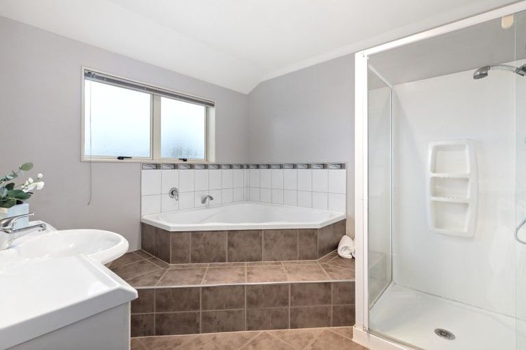 Photo of property in 100 Reynolds Road, Pukekohe, 2120