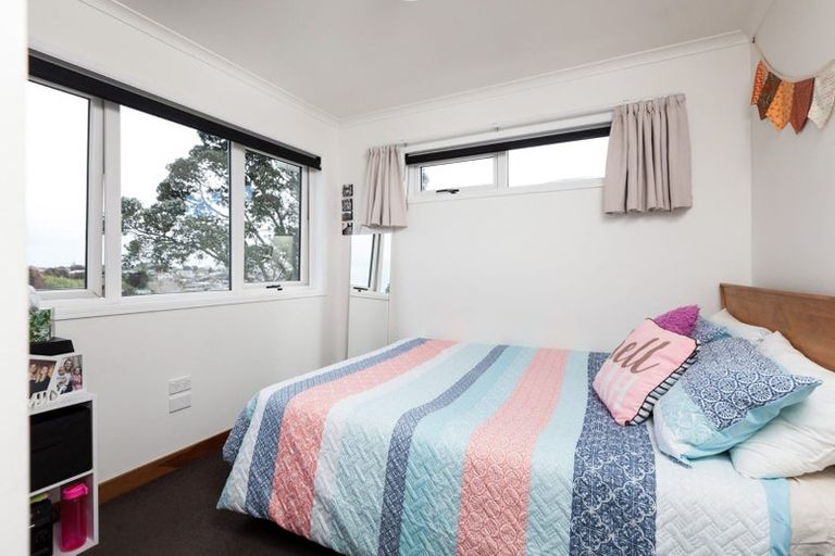 Photo of property in 17 York Crescent, Westown, New Plymouth, 4310