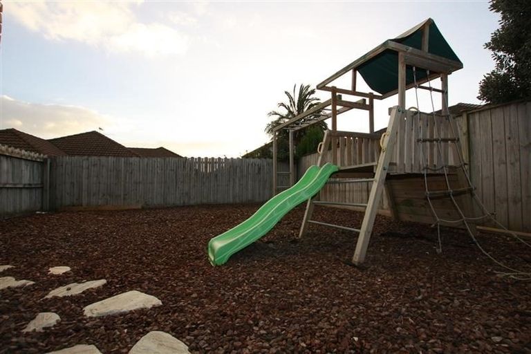 Photo of property in 104 Wayne Francis Drive, Flat Bush, Auckland, 2016