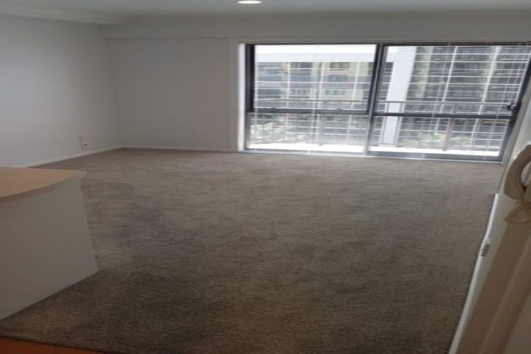 Photo of property in The Rennaissance, 5j/18 Ronwood Avenue, Manukau, Auckland, 2104