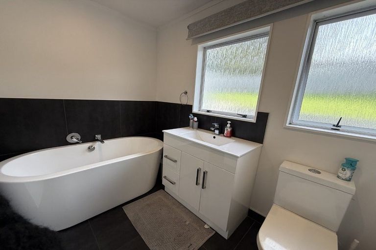 Photo of property in 14 Sarajevo Place, Massey, Auckland, 0614
