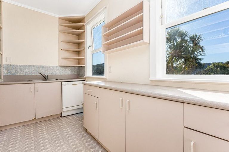 Photo of property in 81 Northland Road, Northland, Wellington, 6012