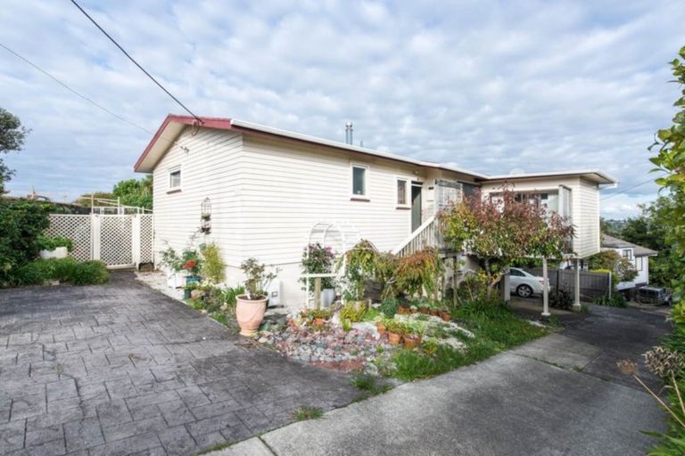 Photo of property in 1/156 Carlisle Road, Northcross, Auckland, 0632