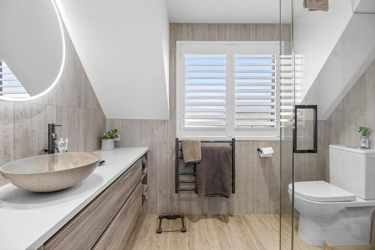 Photo of property in 28 Connemara Court, West Harbour, Auckland, 0618