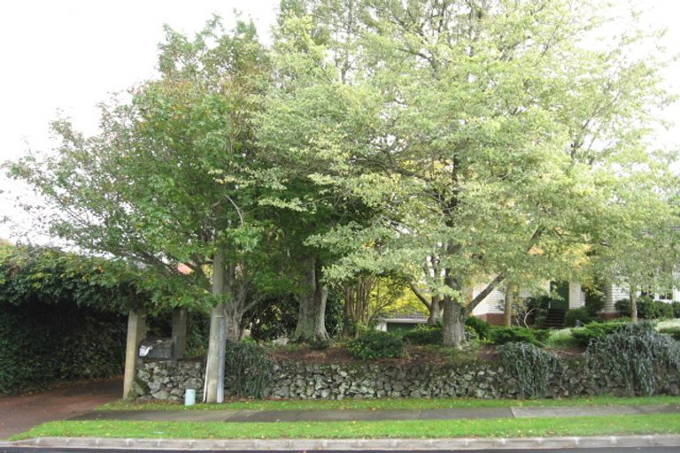 Photo of property in 42 Parkhill Road, Mellons Bay, Auckland, 2014