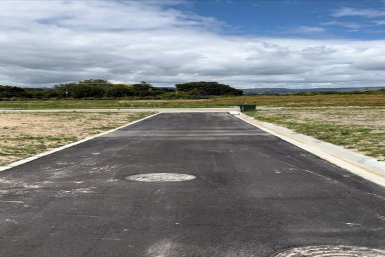 Photo of property in 118 Freedom Drive, Kelvin Grove, Palmerston North, 4414